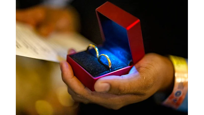 Choosing Between Classic and Contemporary Valentine Rings